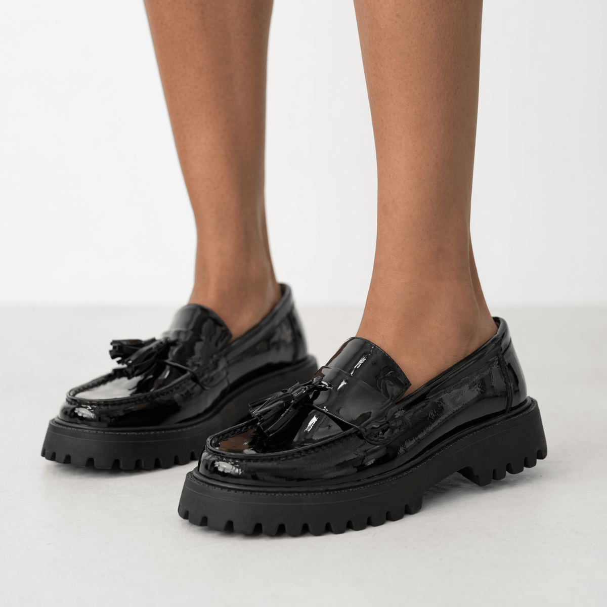 Gentry Morris Black Chunky Loafers Tassel Chain
